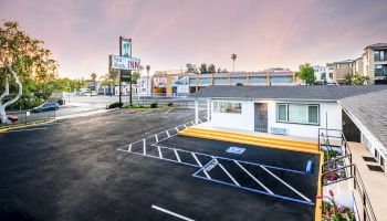 Sea Rock Inn - Long Beach